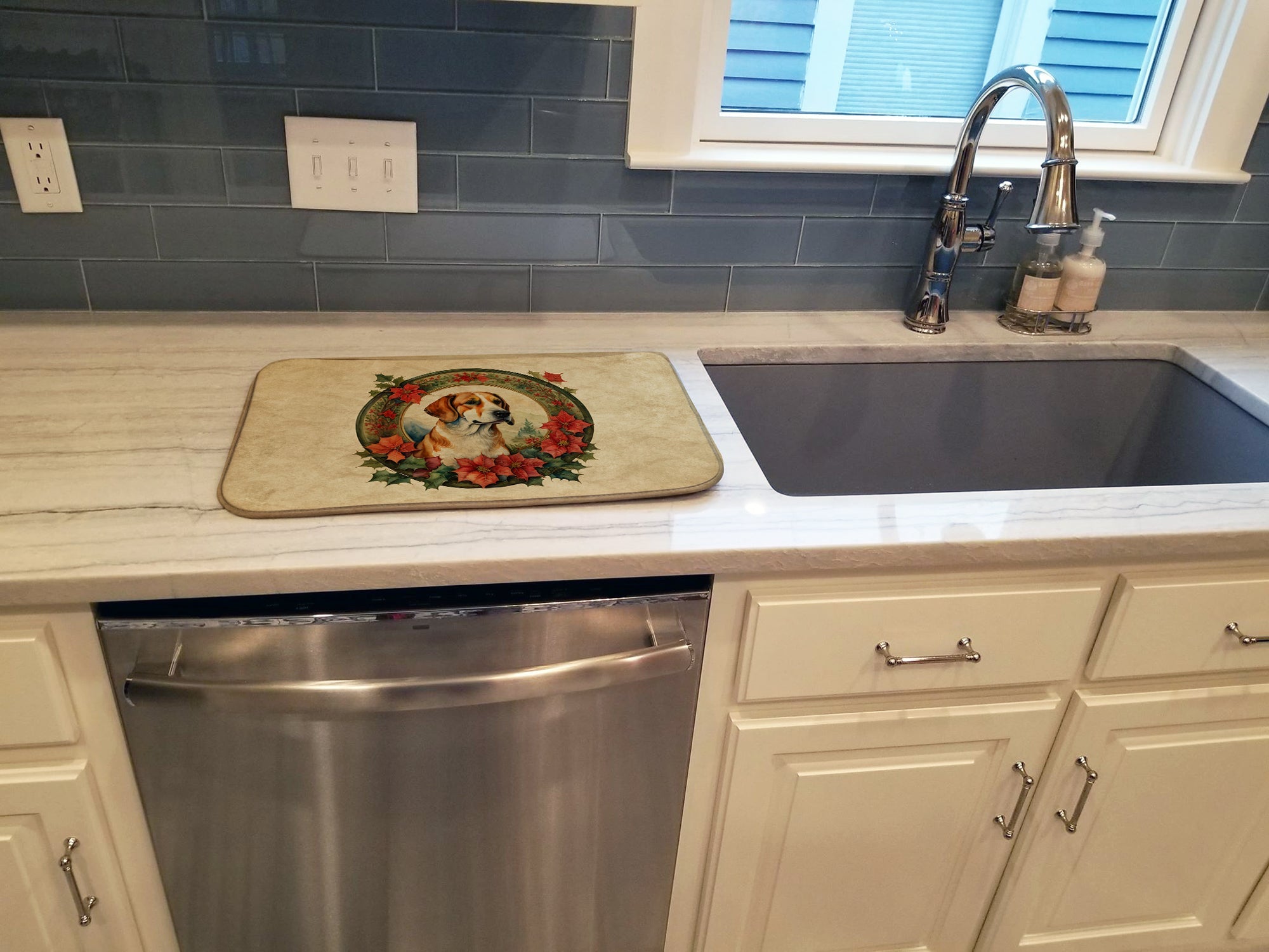 English Foxhound Christmas Flowers Dish Drying Mat